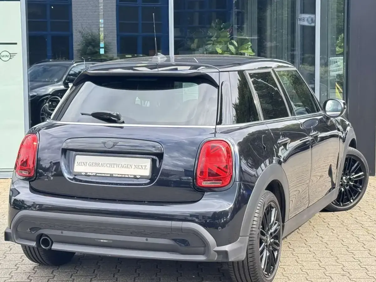 Gebraucht Mini Cooper Premium 136 PS (100 kW) 2022 Mini yours enigmatic black Kleinwagen
