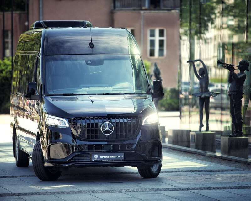 Obsidianschwarz metallic Neu 2025 Mercedes Sprinter Business Van | 159.500 € - Bild 1/4