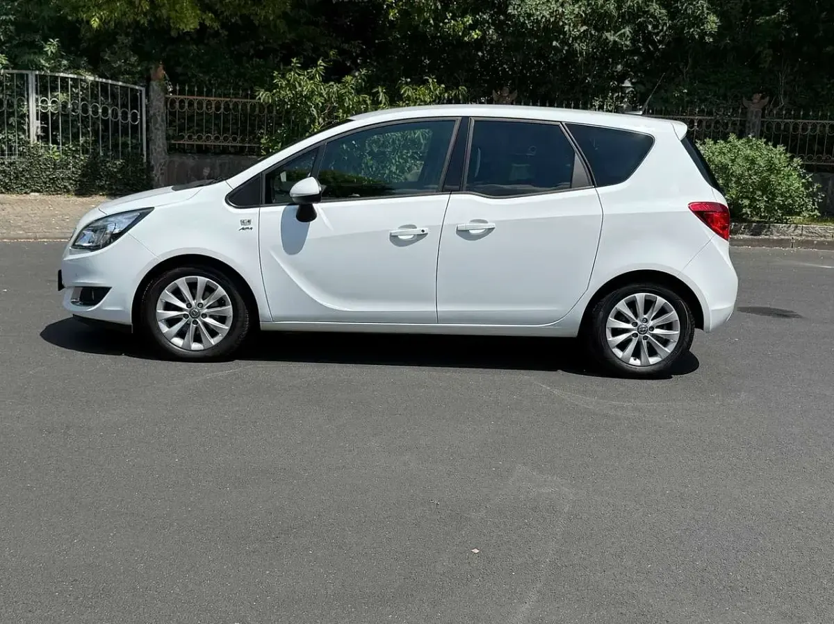 Gebraucht Opel Meriva Active 120 PS (88 kW) 2017 Weiß Van / Kleinbus
