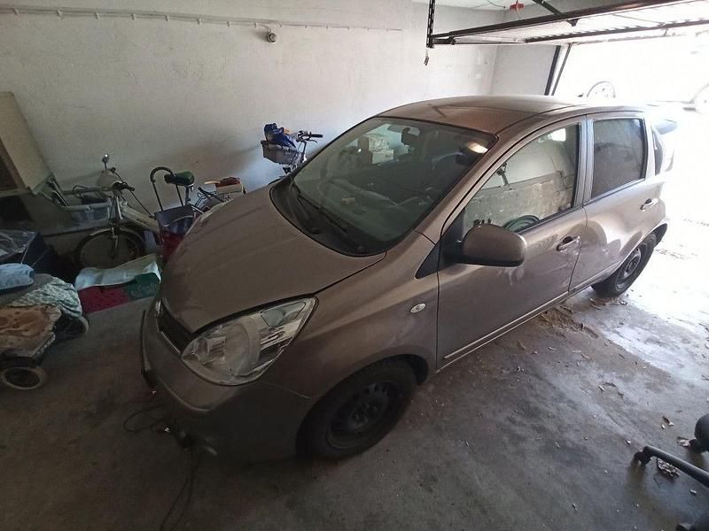 Gebraucht Nissan Note Acenta 88 PS (64 kW) 2010 Silber Kleinwagen