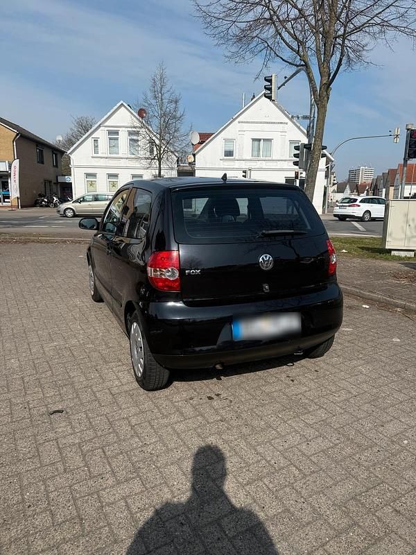 Gebraucht VW Fox 54 PS (39 kW) 2009 Schwarz Kleinwagen