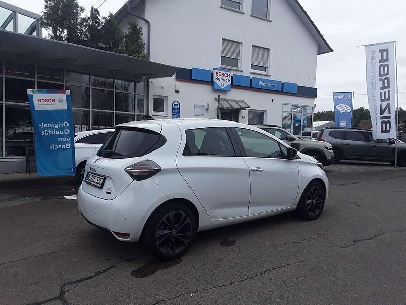 Gebraucht Renault Zoe Iconic 50 kW (69 PS) 2023 Arktis weiß Kleinwagen