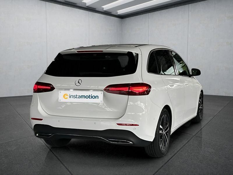Gebraucht Mercedes B200 163 PS (119 kW) 2024 Weiß Van / Kleinbus