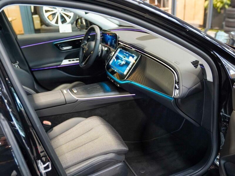 Gebraucht Mercedes E220 Avantgarde 197 PS (144 kW) 2024 Lack obsidianschwarz Kombi