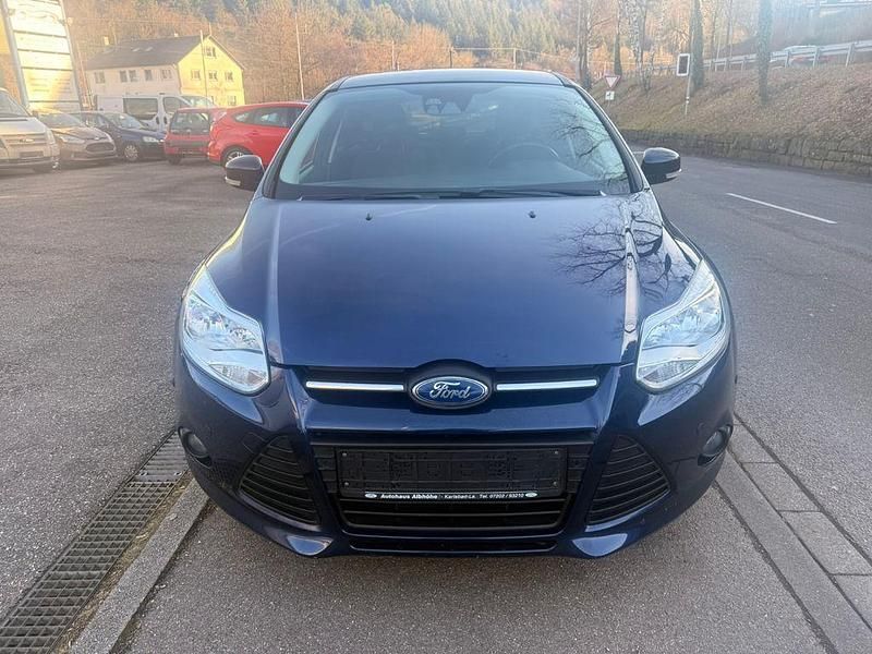 Gebraucht Ford Focus Trend 125 PS (91 kW) 2013 Blau Limousine