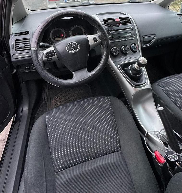 Gebraucht Toyota Auris 126 PS (92 kW) 2012 Schwarz Limousine