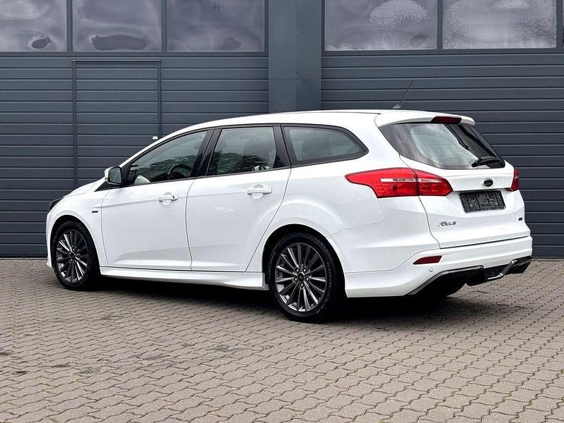 Gebraucht Ford Focus ST-Line 140 PS (102 kW) 2018 Weiß Limousine