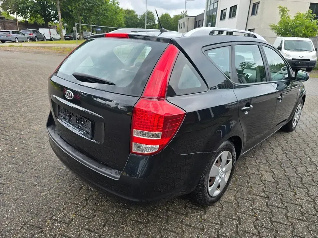 Gebraucht Kia Ceed 109 PS (80 kW) 2010 Schwarz Kleinwagen