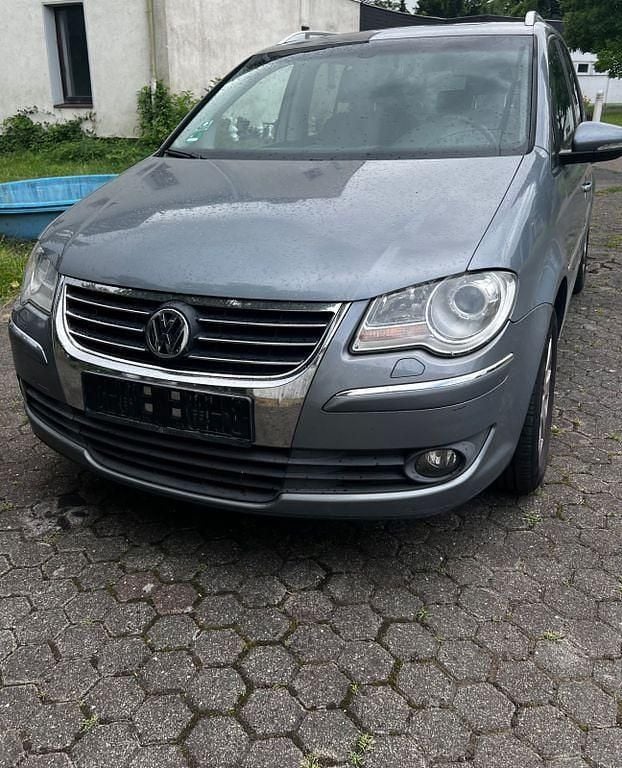 Grau Gebraucht 2009 VW Touran Van / Kleinbus | 3.800 € (Fairer Preis) - Bild 1/4