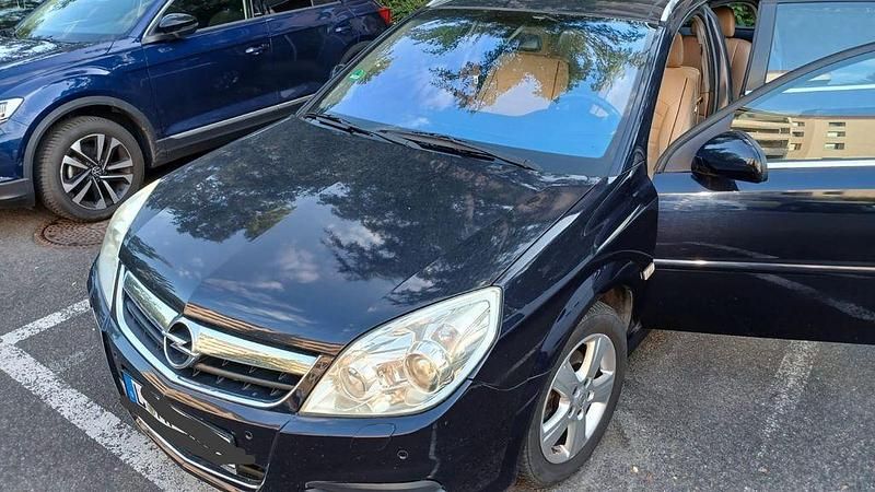 Schwarz Gebraucht 2006 Opel Signum Edition+ Kombi | 3.369 € (Teuer) - Bild 1/4