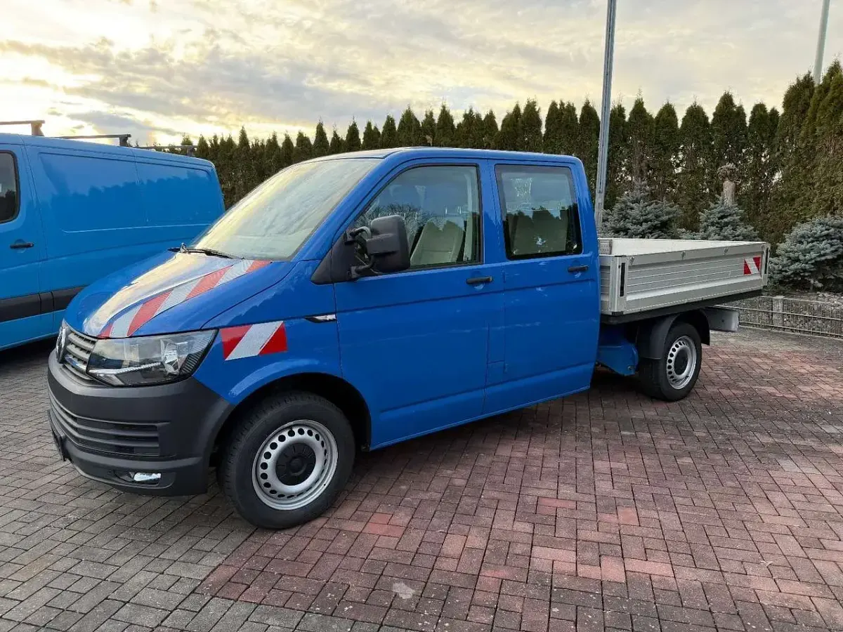 Second-hand VW Transporter 150 CP (110 kW) 2017 Albastru Van