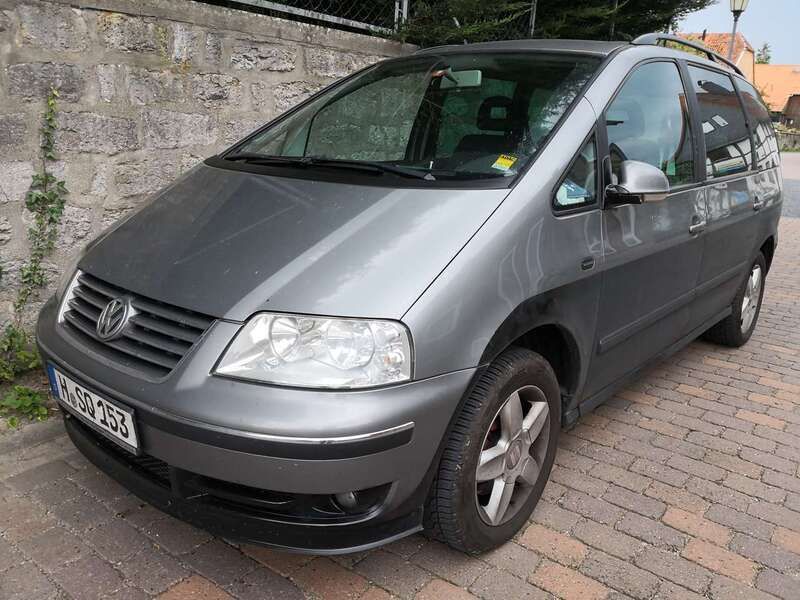 Grau Gebraucht 2005 VW Sharan Van / Kleinbus | 1.967 € (Fairer Preis) - Bild 1/4