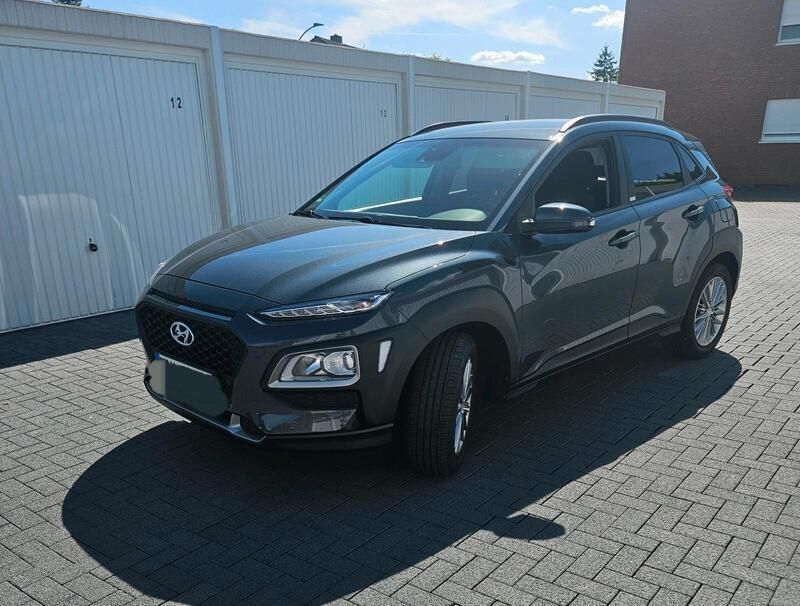 Grau Gebraucht 2020 Hyundai Kona SUV | 15.499 € (Superpreis) - Bild 1/4