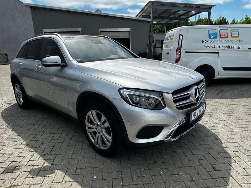 Silber Gebraucht 2015 Mercedes GLC250 SUV | 22.900 € (Superpreis) - Bild 1/4