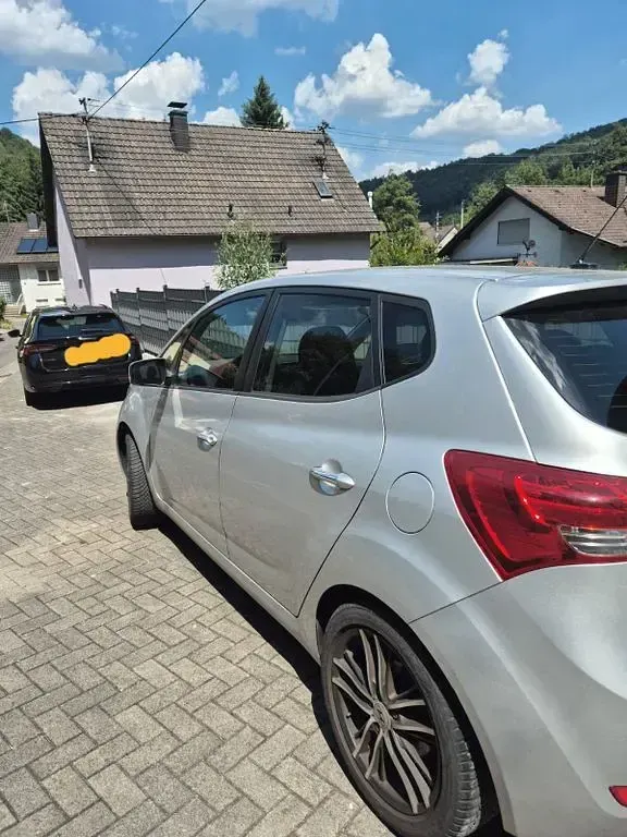 Gebraucht Hyundai ix20 Edition 90 PS (66 kW) 2012 Silber Kleinwagen