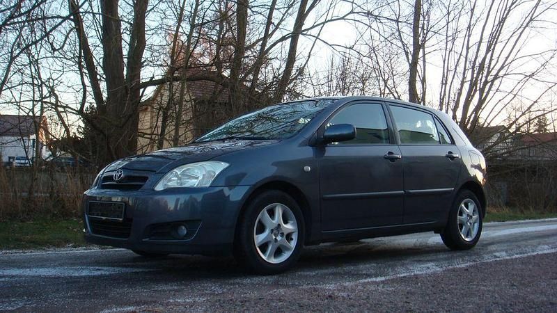 Grau Gebraucht 2006 Toyota Corolla Edition Limousine | 2.990 € (Guter Preis) - Bild 1/4