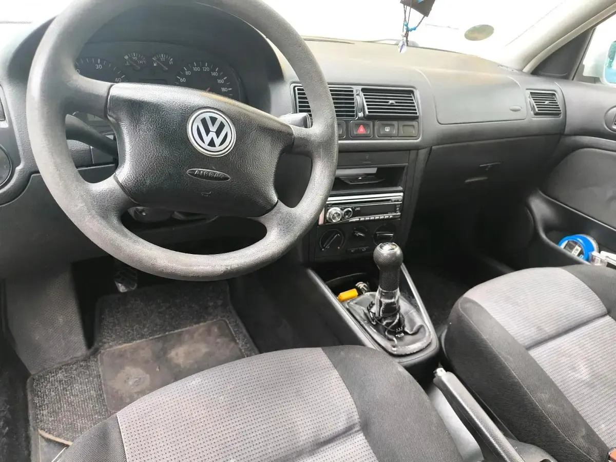 Gebraucht VW Golf IV 90 PS (66 kW) 2000 Silber Kleinwagen
