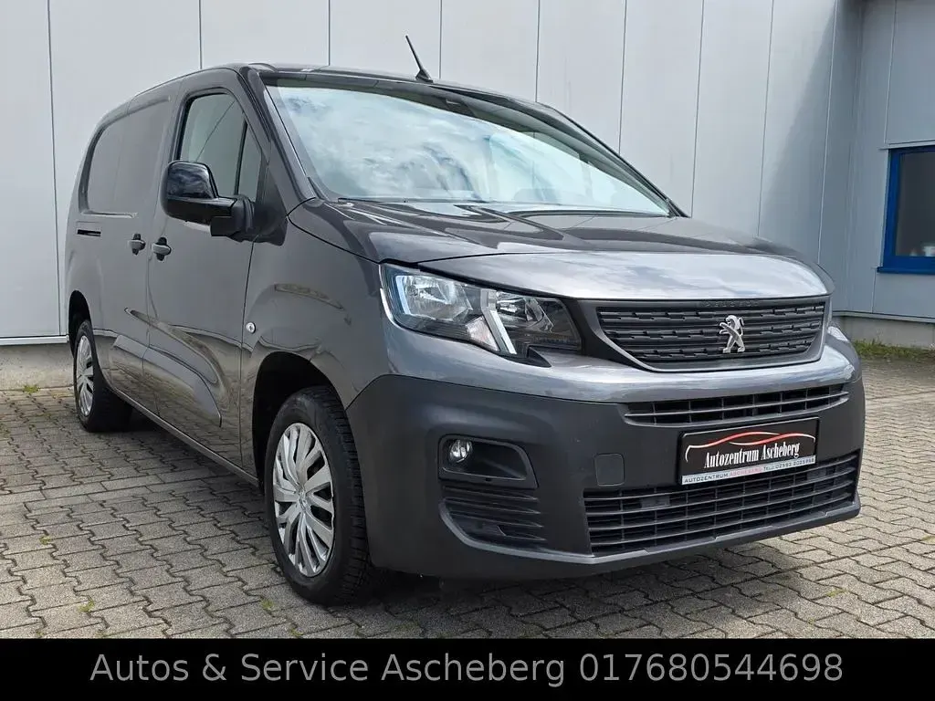 Gebraucht Peugeot Partner 131 PS (96 kW) 2022 Grau Van / Kleinbus