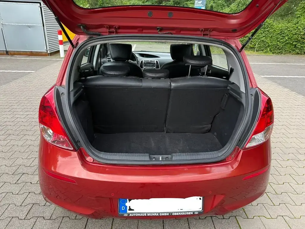 Gebraucht Hyundai i20 Style 101 PS (74 kW) 2013 Rot Kleinwagen