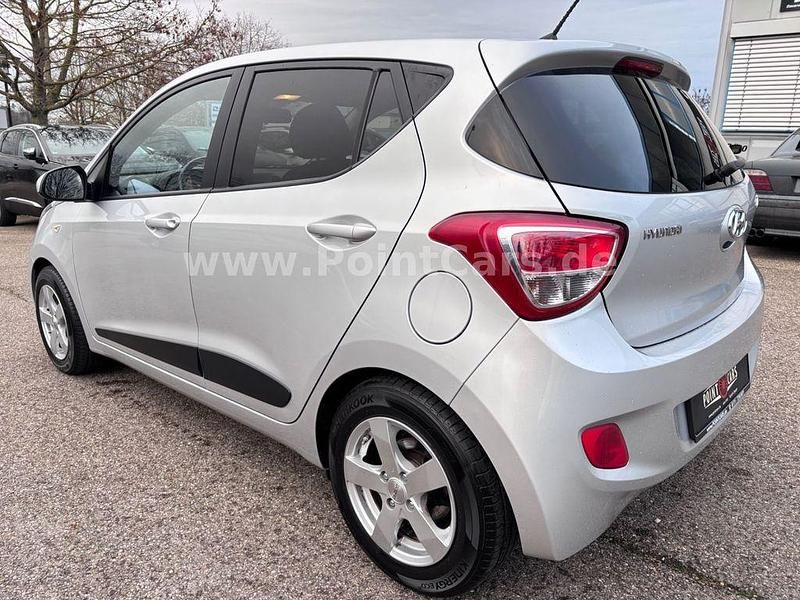 Gebraucht Hyundai i10 GO! 67 PS (49 kW) 2016 Silber Kleinwagen
