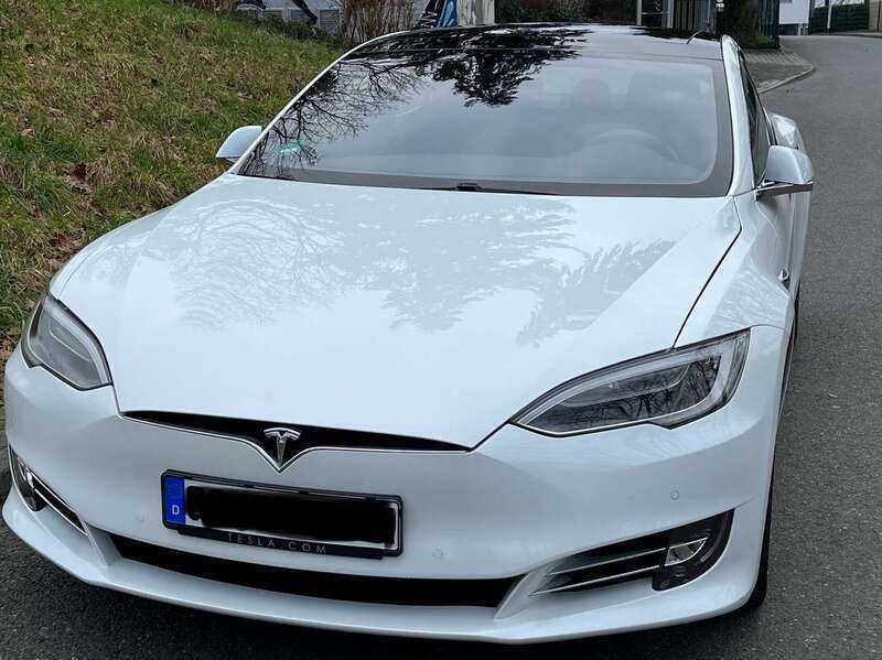 Weiß Gebraucht 2018 Tesla Model S Limousine | 33.000 € - Bild 1/4