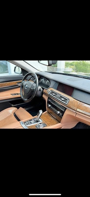 Second-hand BMW 730 245 CP (180 kW) 2010 Negru Berlinǎ