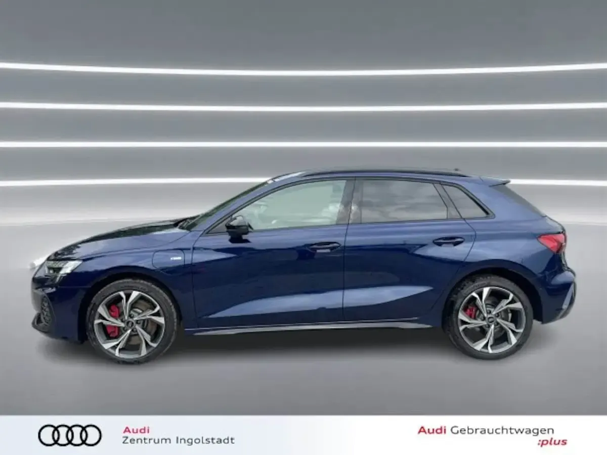 Gebraucht Audi A3 Sportback e-tron S-Line 272 PS (200 kW) 2026 Navarrablau metallic Kleinwagen