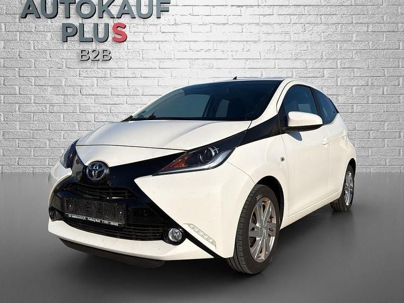 Weiß Gebraucht 2017 Toyota Aygo X-play Kleinwagen | 6.380 € (Superpreis) - Bild 1/4