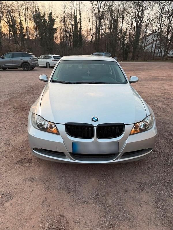 Gebraucht BMW 318 129 PS (94 kW) 2007 Grau Limousine