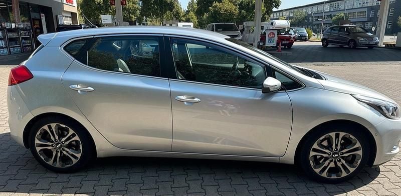 Gebraucht Kia Ceed 135 PS (99 kW) 2013 Grau Kleinwagen