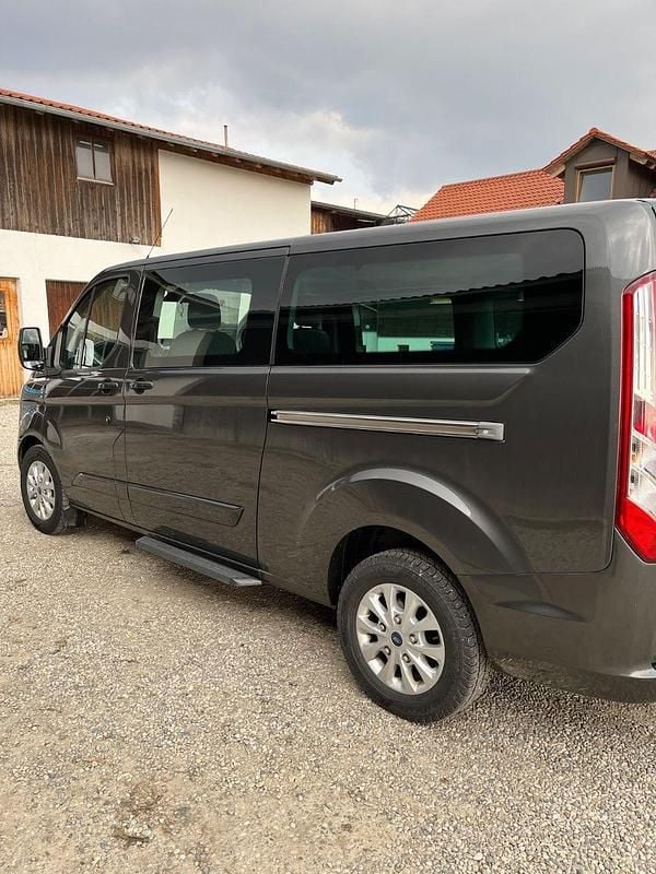 Gebraucht Ford Tourneo Titanium 155 PS (114 kW) 2015 Grau Van / Kleinbus