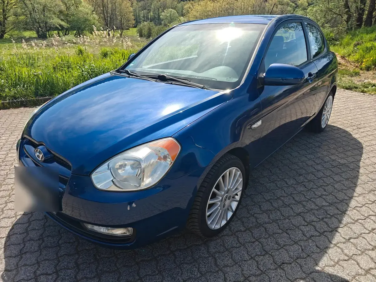 Usata Hyundai Accent 97 CV (71 kW) 2007 Blu Berlina