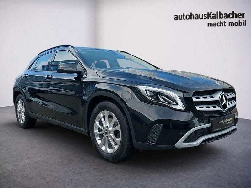 Gebraucht Mercedes GLA180 122 PS (89 kW) 2019 Schwarz SUV