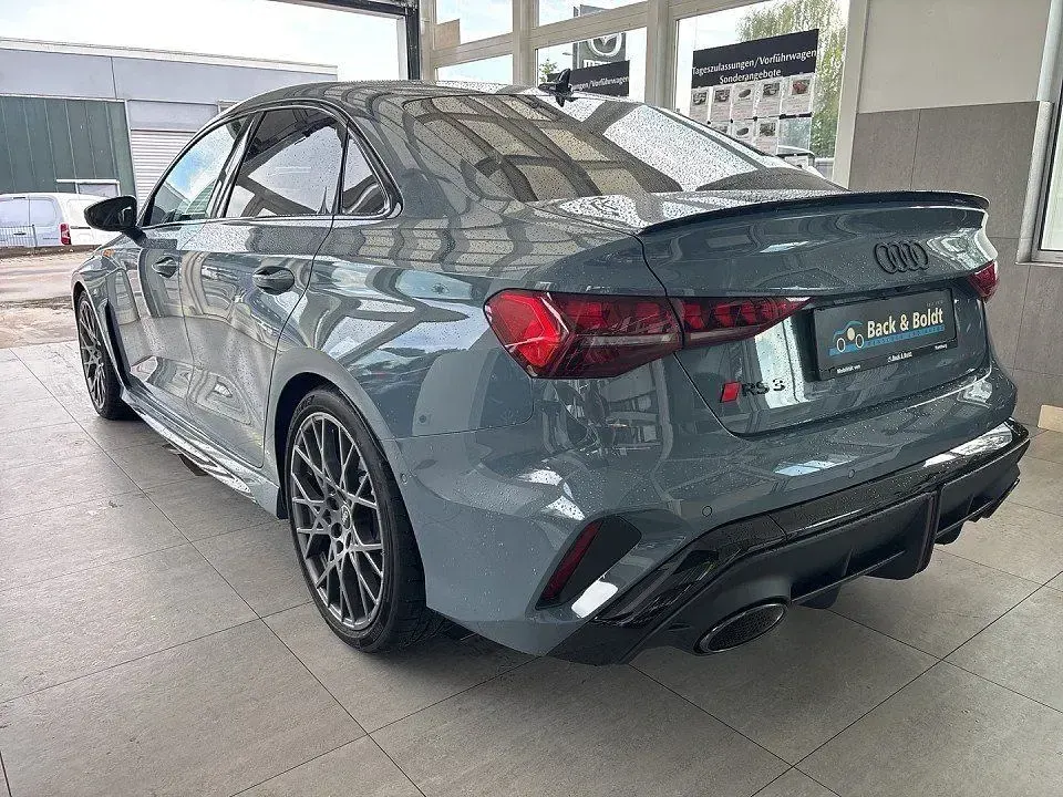 Gebraucht Audi RS3 Sport 400 PS (294 kW) 2025 Kemoragrau (metallic) Limousine