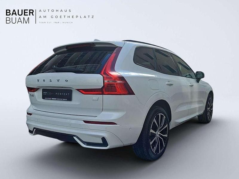Gebraucht Volvo XC60 R-Design 253 PS (186 kW) 2022 Crystal white / metallic SUV