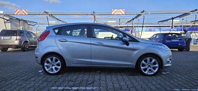 Gebraucht Ford Fiesta Titanium 82 PS (60 kW) 2009 Kleinwagen