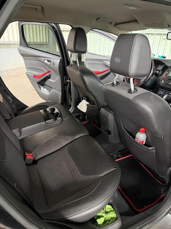 Gebraucht Ford Focus 150 PS (110 kW) 2016 Schwarz Kombi