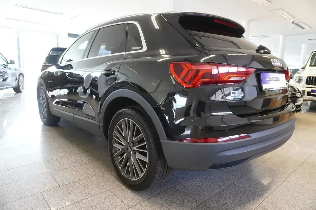 Gebraucht Audi Q3 Basis 150 PS (110 kW) 2022 Schwarz SUV