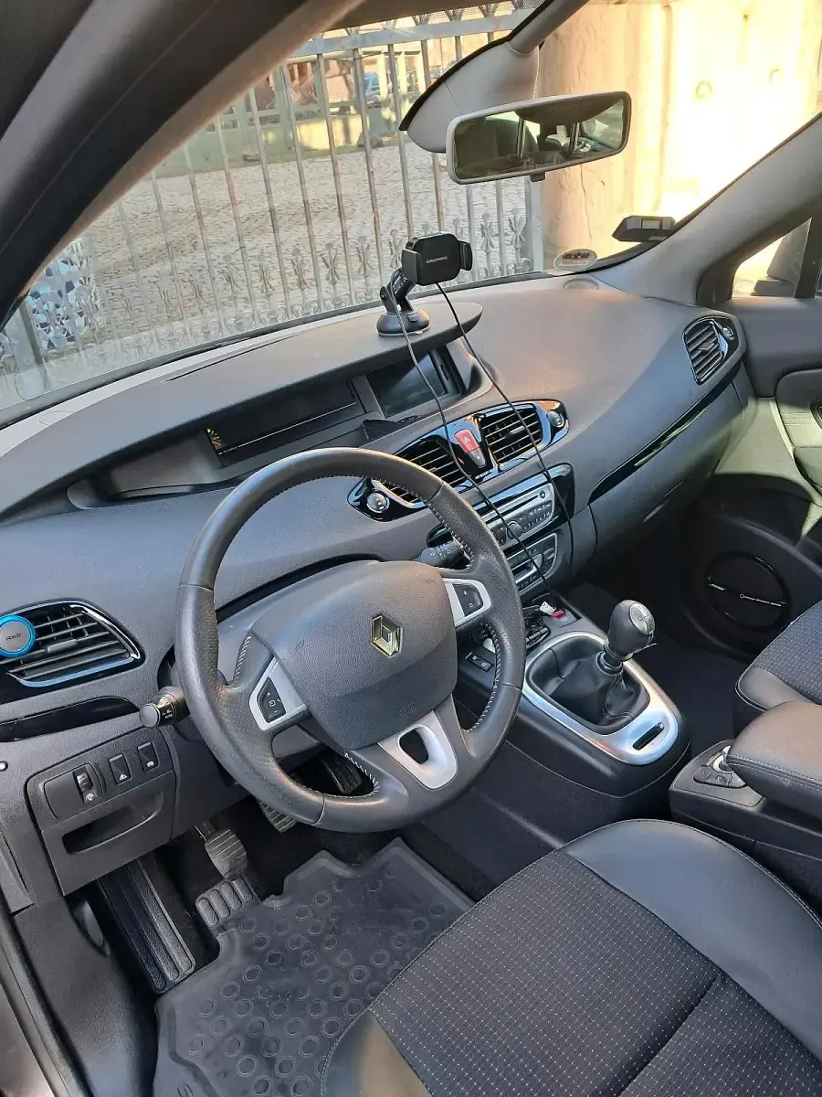 Gebraucht Renault Scénic III 131 PS (96 kW) 2011 Gold Van / Kleinbus