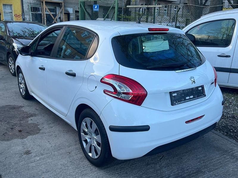 Gebraucht Peugeot 208 Access 68 PS (50 kW) 2013 Weiß Kleinwagen