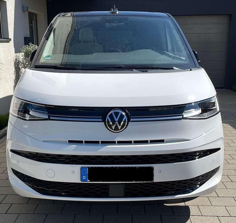 Gebraucht VW Multivan Edition 150 PS (110 kW) 2023 Weiß Van