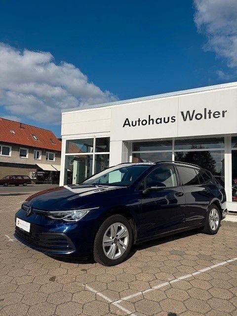 Blau Gebraucht 2022 VW Golf VIII Life Kombi | 24.460 € (Fairer Preis) - Bild 1/4