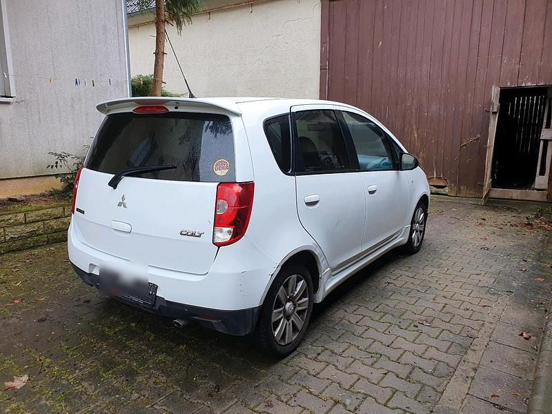Gebraucht Mitsubishi Colt 95 PS (69 kW) 2011 Weiß Kleinwagen
