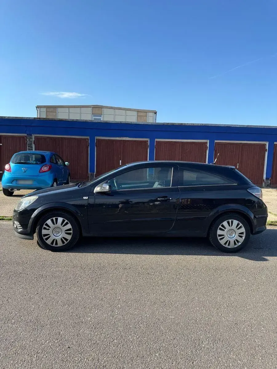 Gebraucht Opel Astra GTC 105 PS (77 kW) 2008 Schwarz Limousine