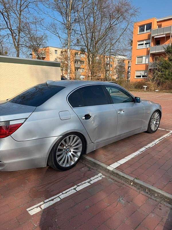 Gebraucht BMW 525 177 PS (130 kW) 2004 Silber Limousine