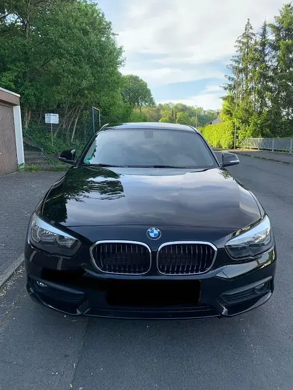 Gebraucht BMW 116 Advantage 109 PS (80 kW) 2017 Schwarz Kleinwagen