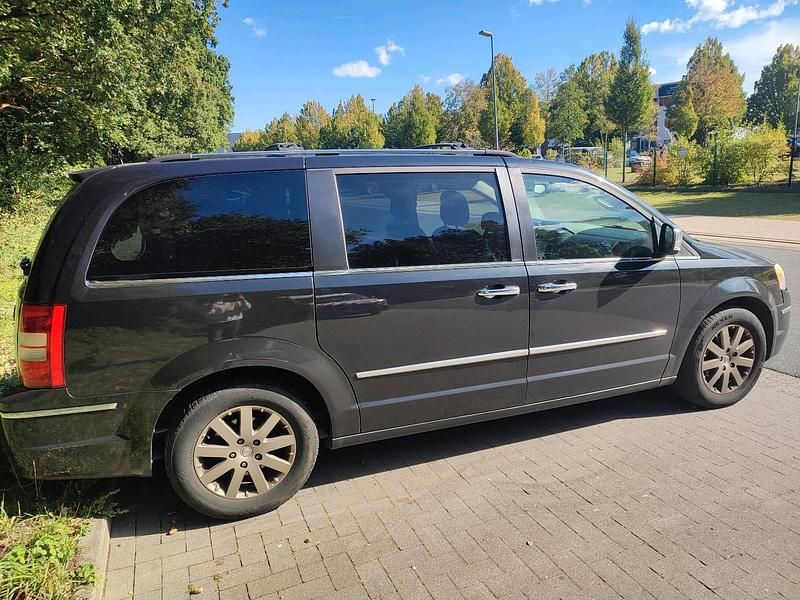 Gebraucht Chrysler Voyager 163 PS (119 kW) 2010 Schwarz Van / Kleinbus