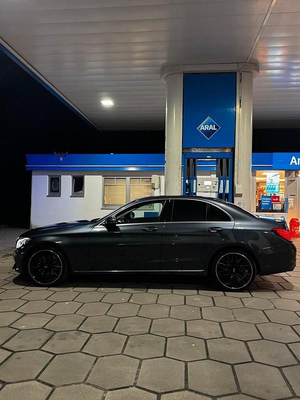 Grau Gebraucht 2016 Mercedes C350e Limousine | 19.900 € (Teuer) - Bild 1/3