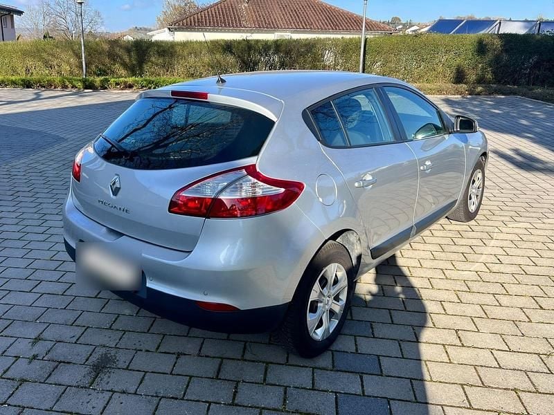 Gebraucht Renault Mégane III 101 PS (74 kW) 2009 Silber Kleinwagen