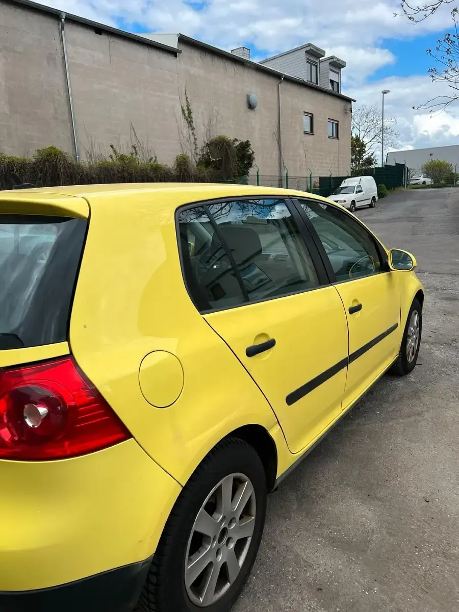 Gebraucht VW Golf V 115 PS (84 kW) 2004 Gelb Kleinwagen